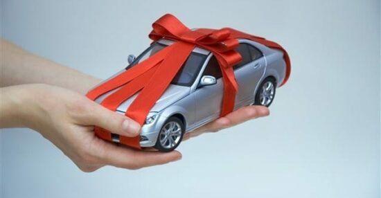 تفسير حلم هدية سيارة جديدة للعزباء والمتزوجة والحامل والرجل المتزوج والأعزب