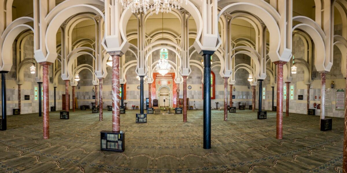 تفسير رؤية الصلاة داخل المسجد في المنام