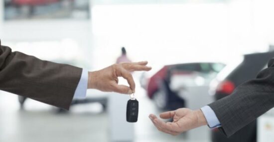 رسوم نقل ملكية سيارة وتفاصيل الإجراءات المطلوبة