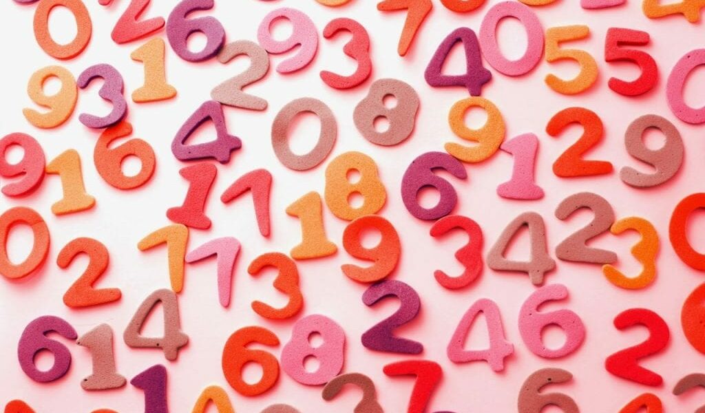ما الفرق بين العدد والرقم في الرياضيات؟