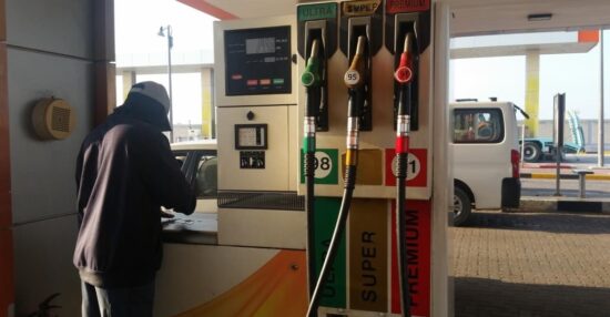 محطات الوقود التي تعمل في الحظر الكويت