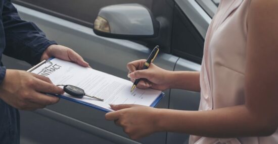 نقل ملكية السيارة بدون حضور صاحب السيارة والمستندات والرسوم المطلوبة