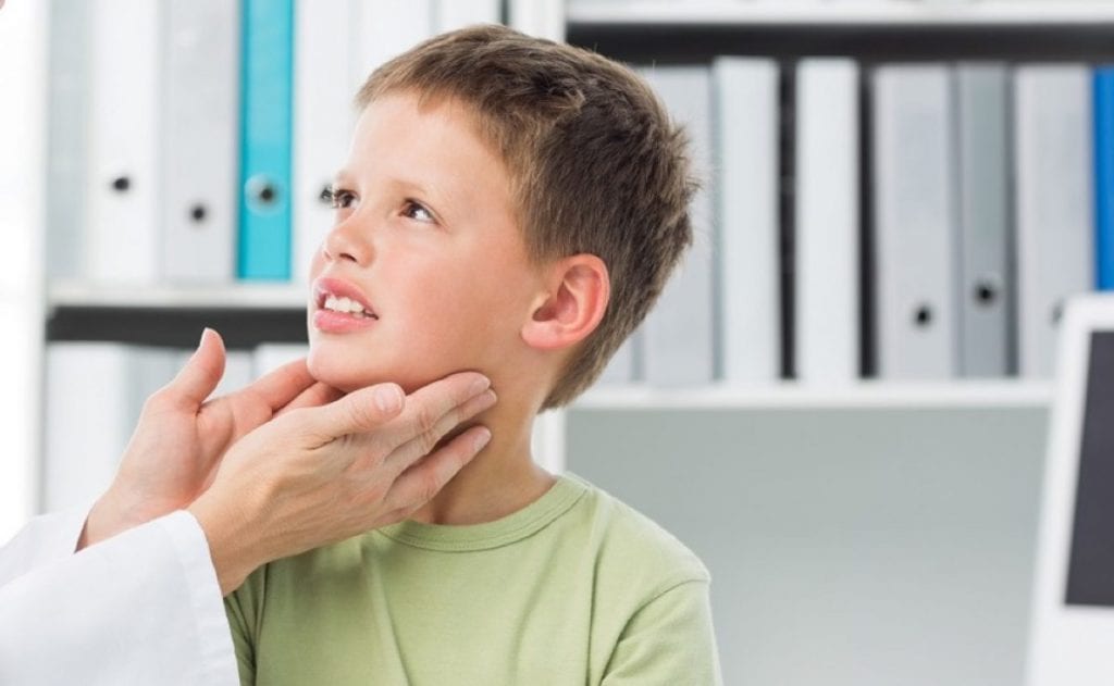 التهاب الغدد الليمفاوية عند الأطفال وأخطر أسباب التهاب الغدد