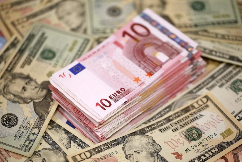 الفرق بين اليورو والدولار وأهم الدول التي تتعامل باليورو والدولار 