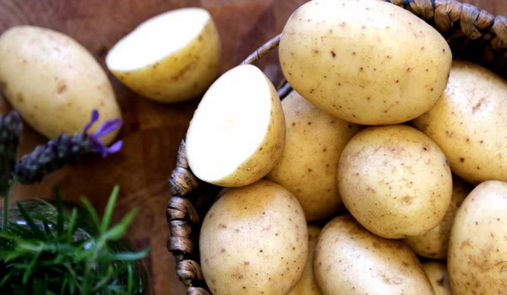 تفسير رؤية البطاطس في المنام ورؤية البطاطس النية والمطبوخة في المنام