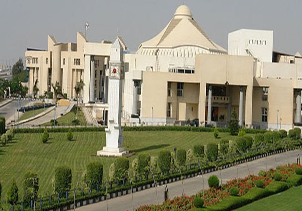 عنوان جامعة مصر للعلوم والتكنولوجيا ومميزاتها وكيفية الحصول على منحة