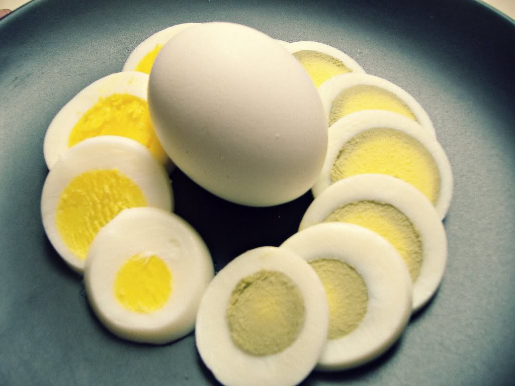 كم مدة سلق البيض وكيفية أعداده بأكثر من طريقة