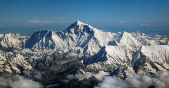 أكبر جبل في العالم 11 معلومة عنه أغربها إقامة حفل زواج على قمته
