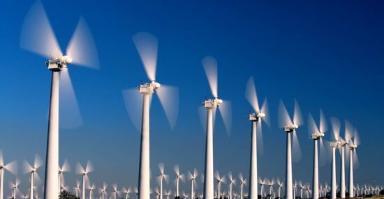 استخدام طاقة الرياح في توليد الكهرباء من الألف إلى الياء وكيف تنشأ طاقة الرياح