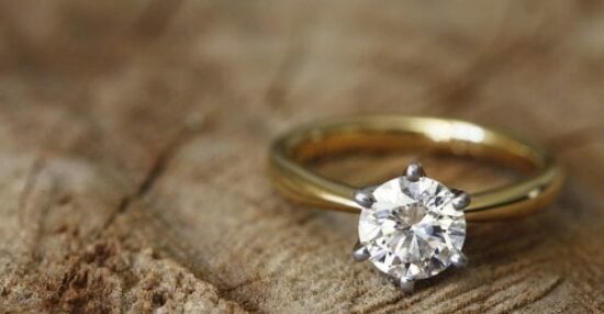 تفسير حلم لبس الخاتم الذهب للمتزوجة والحامل بالتفصيل