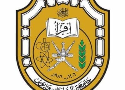 شعار جامعة السلطان قابوس ومركز اللغات في الجامعة والشهادات  التي يمكن الحصول عليها من الجامعة