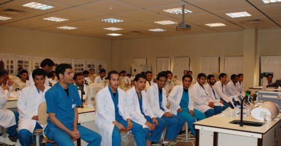كم عدد الاطباء في السعودية