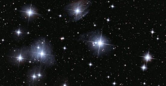ما هي النجوم وكيف تكونت ؟ وما هي خصائص النجوم ؟