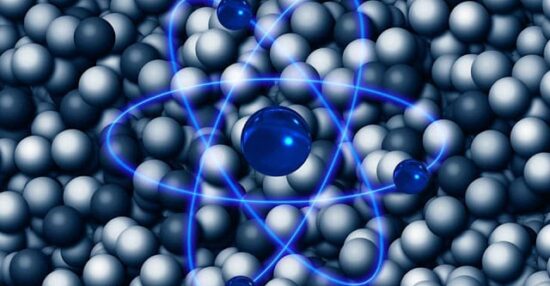 من مكونات الذرة وله شحنة كهربائية موجبة ما هي ؟