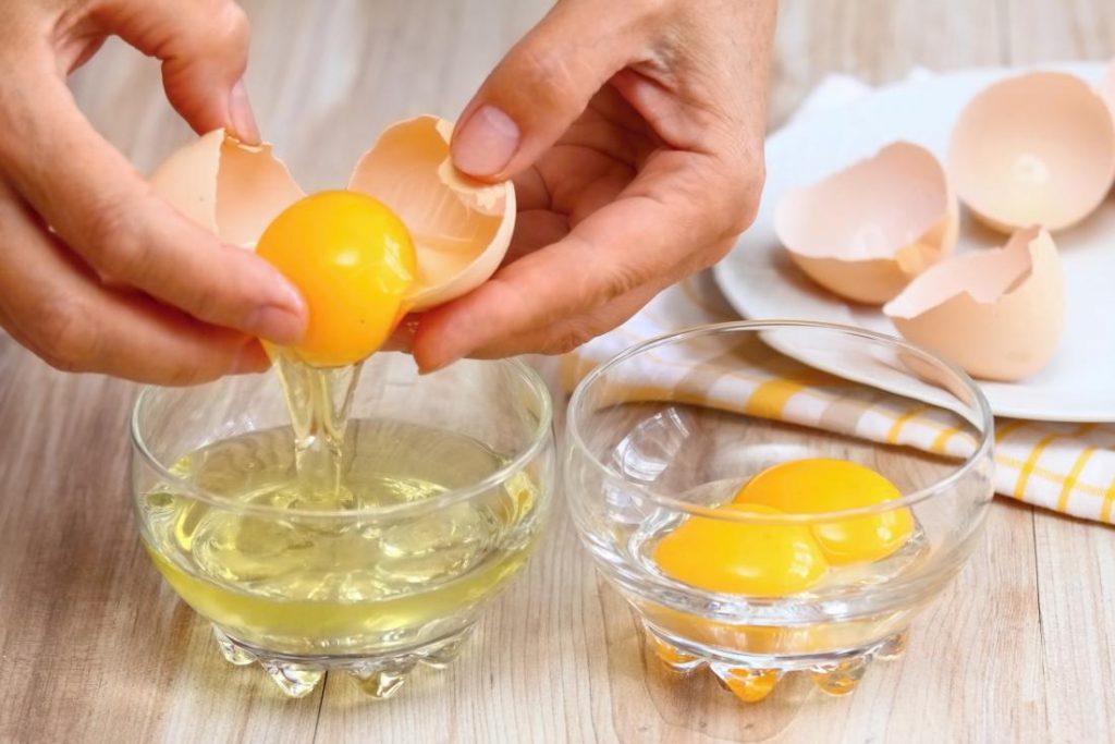 ماسك بياض البيض والسكر لتنظيف وتفتيح البشرة