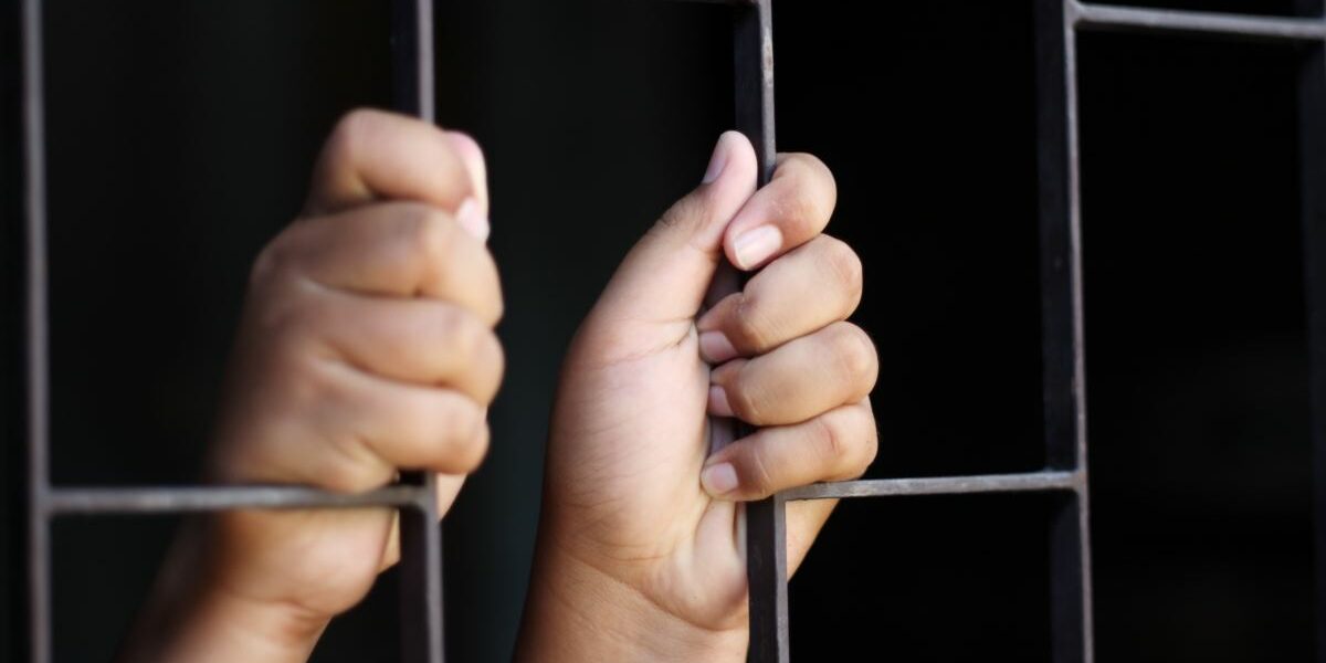 قصة هدو المسجونه و المحتجزة في زنزانة بمنزل
