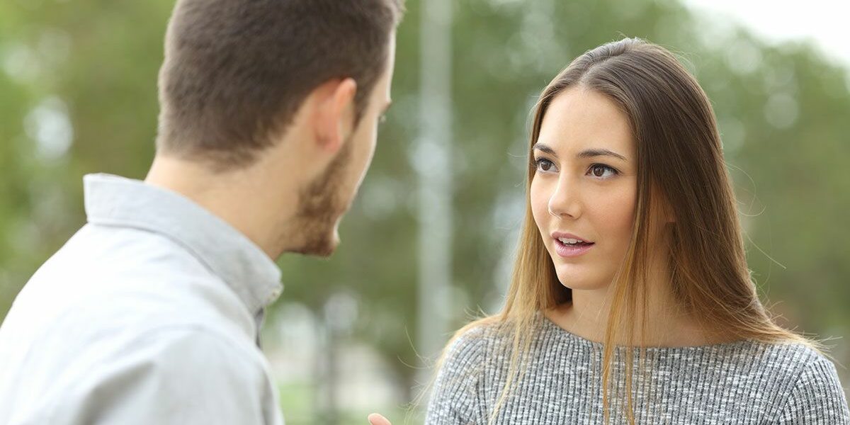 أقوى 4 طرق لجعل حبيبك يصالحك دون أن تكلميه