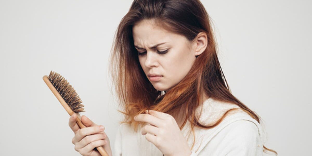 كيف اوقف تساقط الشعر بطرق عملية