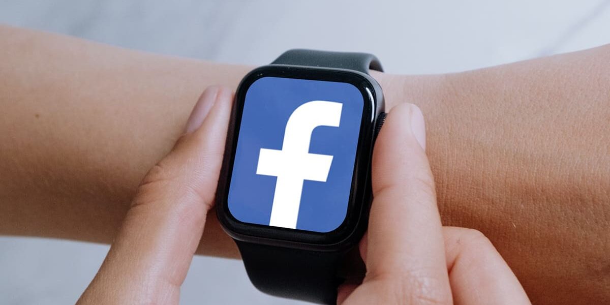 الفيسبوك يخطط لإطلاق ساعة ذكية facebook فى الصيف المقبل بكاميرتين ومستشعر لضربات القلب