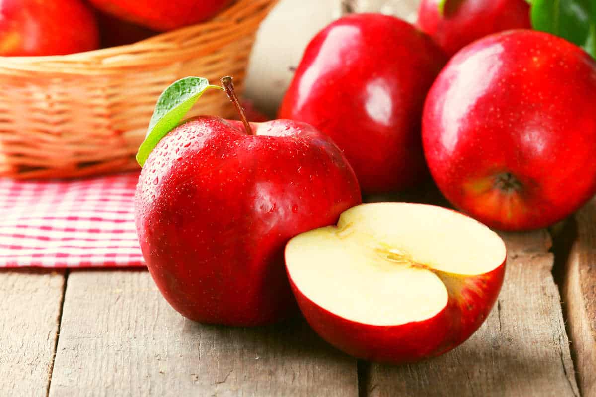 تفسير حلم أكل التفاح في المنام - موجز مصر