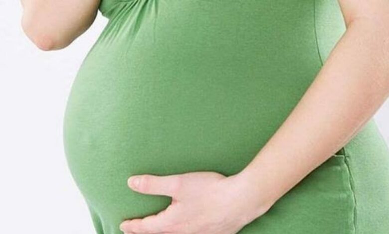 شكل بطن الحامل بتوأم في الشهر الثامن