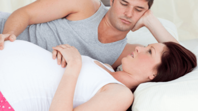 كيف يتعامل الزوج مع زوجته الحامل في الفراش