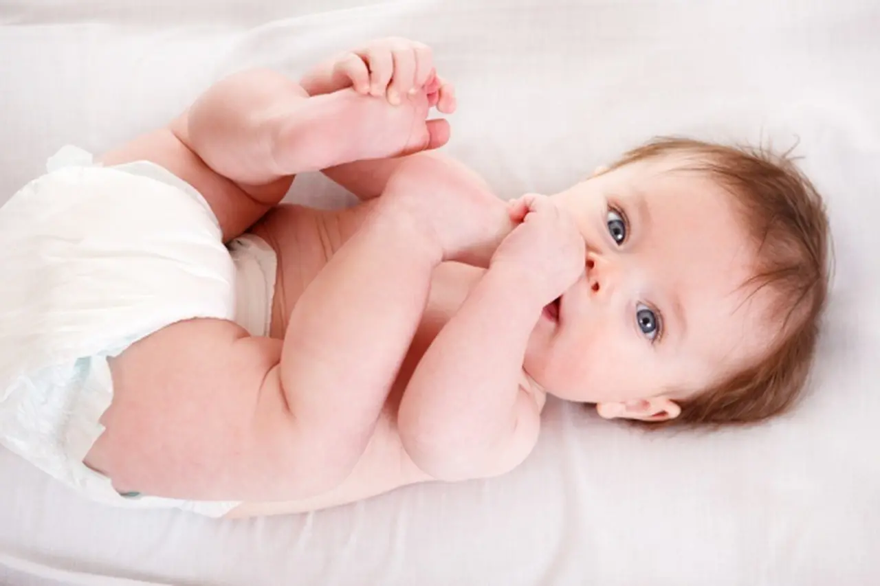 لون البراز الرضيع أخضر فهل هو خطر؟