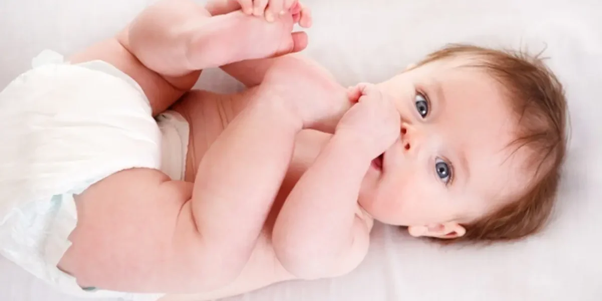 لون البراز الرضيع أخضر فهل هو خطر؟