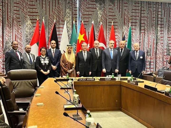 اللجنة الوزارية المكلفة من القمة العربية الإسلامية تجتمع مع وزير الخارجية الصيني