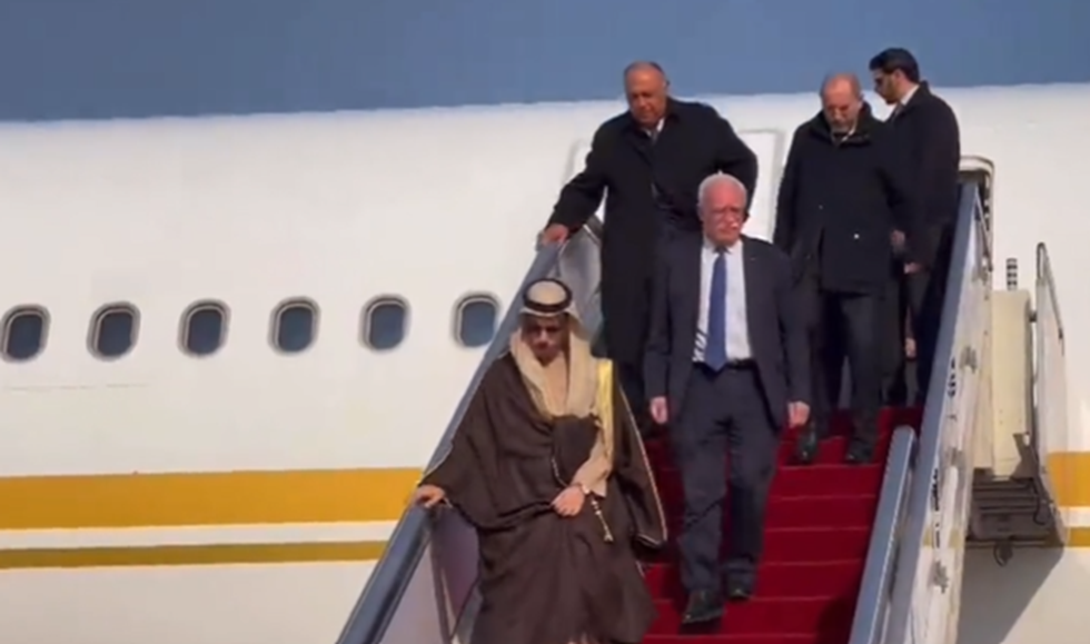 أربعة وزراء عرب على طائرة واحدة تحط في الصين