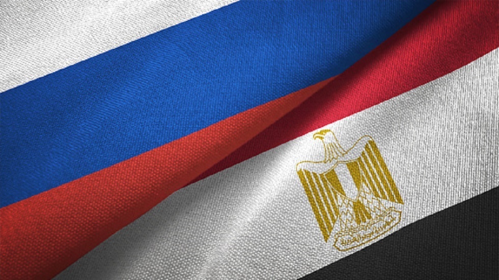 مبعوث الرئيس الروسي السابق في أشهر أسواق مصر لاسترجاع ذكريات الستينيات (صور)