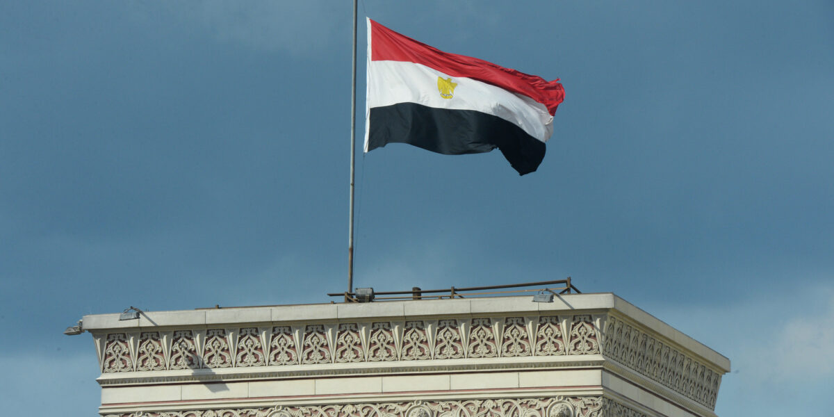 تقرير يتحدث عن تأثر الاقتصاد المصري بسبب هجمات البحر الأحمر