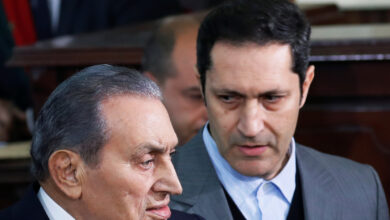 "حرب كلامية" بين نجلي مبارك وهيكل بسبب ثروته الطائلة