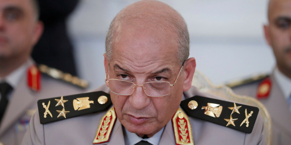 وزير الدفاع المصري يجدد التأكيد على موقف بلاده بشأن محاولات تهجير الفلسطينيين