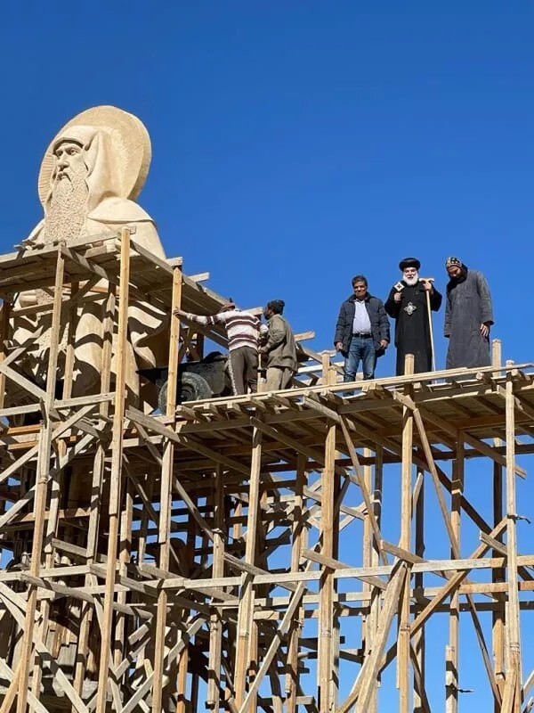 مصر.  إزالة تمثال الأنبا أنطونيوس بالبحر الأحمر بعد جدل على مواقع التواصل الاجتماعي (صور)