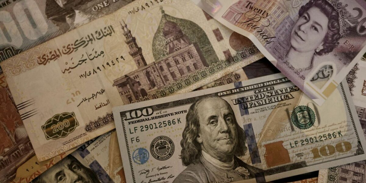 مصر.. الدولار يفاجئ السوق ويقفز من جديد