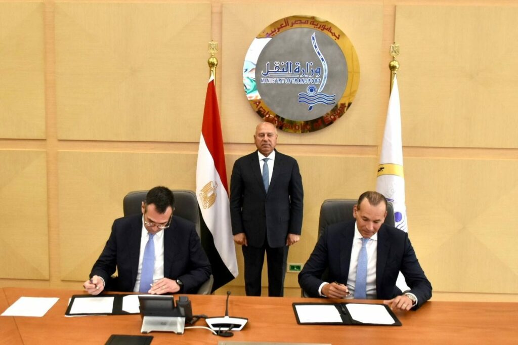 وزير النقل يشهد توقيع عقد تنفيذ البنية الفوقية لمحطة الحاويات تحيا مصر1 - موجز مصر