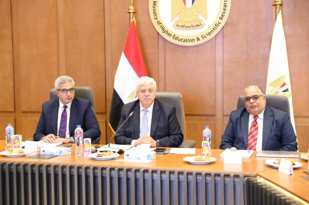 وزير التعليم العالي : تطور ملحوظ في قطاع الرعاية الصحية بفضل جهود الدولة - موجز مصر