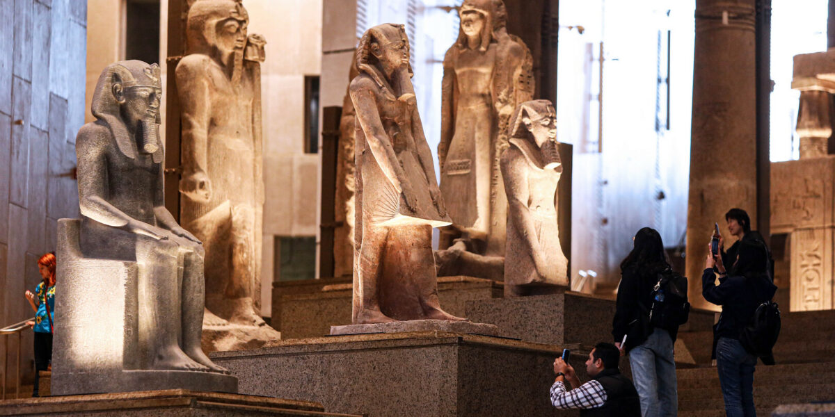 بعد إثبات أحقيتها.. مصر تستعيد رأس تمثال الملك رمسيس الثاني من سويسرا