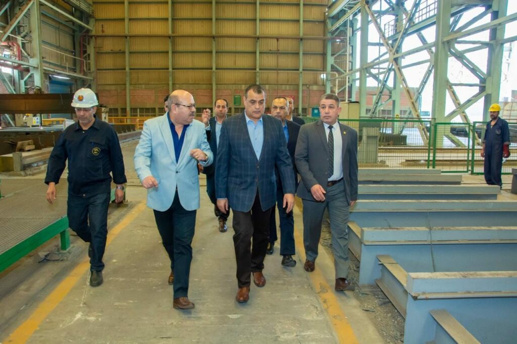 وزير الدولة للإنتاج الحربي يتفقد خطوط الإنتاج بشركة أبو زعبل للصناعات الهندسية - موجز مصر