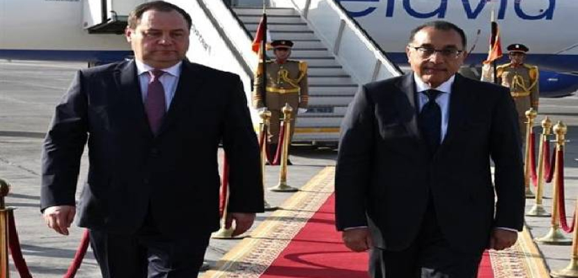 رئيس الوزراء يستقبل نظيره البيلاروسي بمطار القاهرة