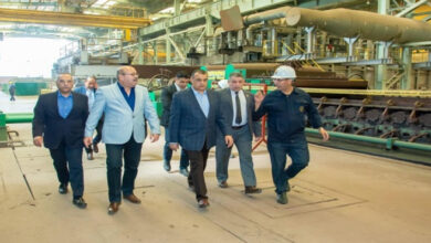 وزير الدولة للإنتاج الحربي يتفقد خطوط الإنتاج بشركة أبو زعبل للصناعات الهندسية