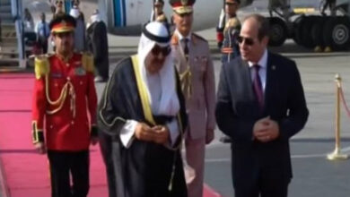 الرئيس السيسي يستقبل أمير دولة الكويت في مستهل زيارته لمصر