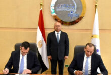 بالصور..وزير النقل يشهد توقيع عقد تنفيذ البنية الفوقية لمحطة الحاويات تحيا مصر1
