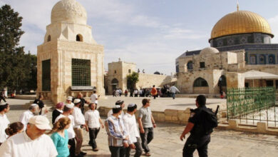 مستوطنون يقتحمون المسجد الأقصى بحماية شرطة الاحتلال الإسرائيلي