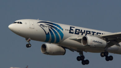 "مصر للطيران" تعلق رحلاتها إلى دبي