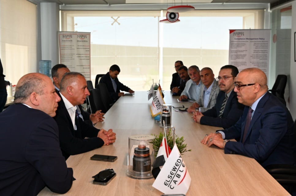 وزير الإسكان يجتمع مع مسئولي شركة السويدي إلكتريك لمناقشة دور المستثمرين في تطوير المناطق الصناعية بالمدن الجديدة - موجز مصر