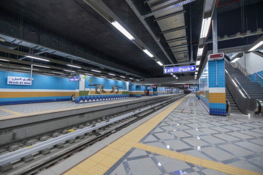 انطلاق التشغيل التجريبي لنقل الركاب على محطات الخط الثالث للمترو، الذي يمتد من محطة التوفيقية حتى محطة جامعة القاهرة، اعتبارا من الغد - موجز مصر