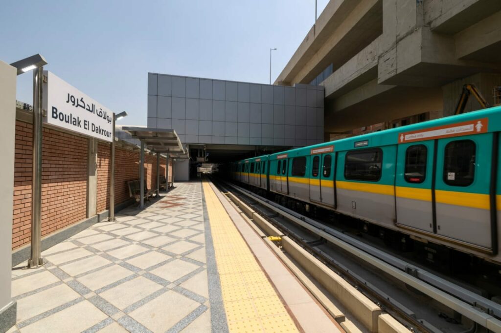 انطلاق التشغيل التجريبي لنقل الركاب على محطات الخط الثالث للمترو، الذي يمتد من محطة التوفيقية حتى محطة جامعة القاهرة، اعتبارا من الغد - موجز مصر