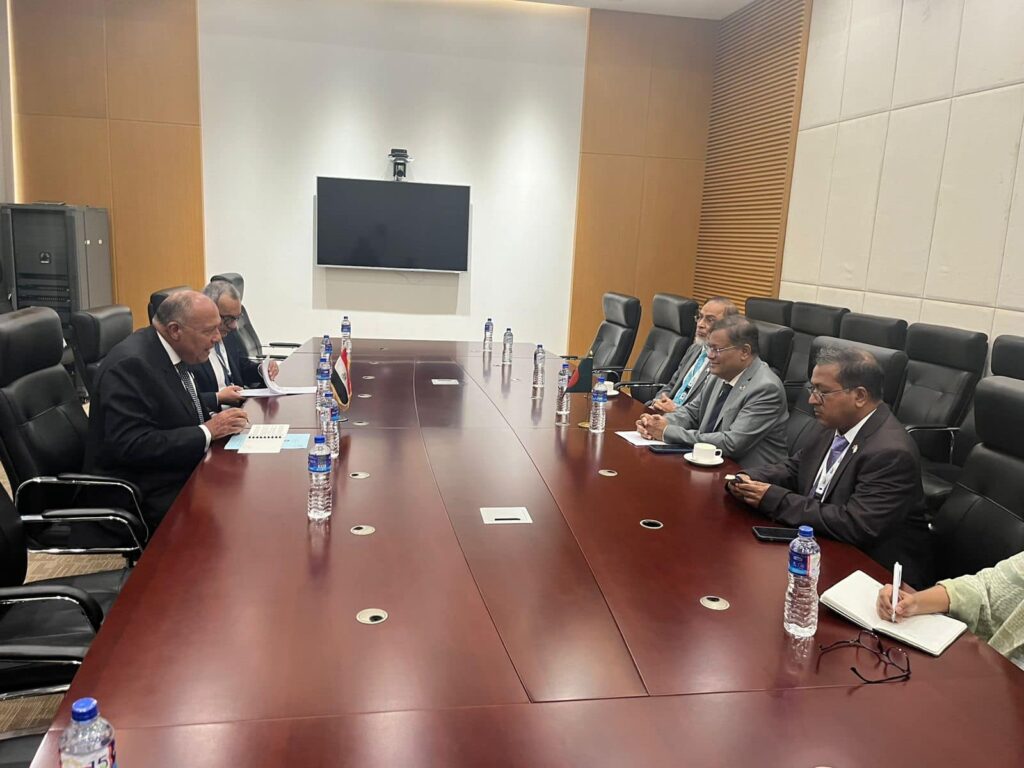 وزير الخارجية يجتمع مع نظيره البنجلاديشي في إطار قمة المؤتمر الإسلامي - موجز مصر